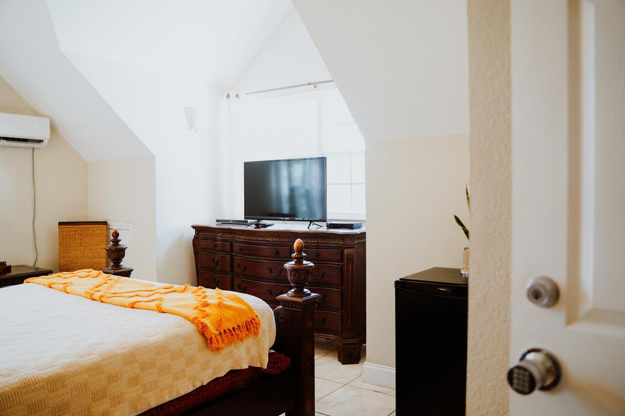 Shangri-La Boutique Bed & Breakfast West Bay Luaran gambar