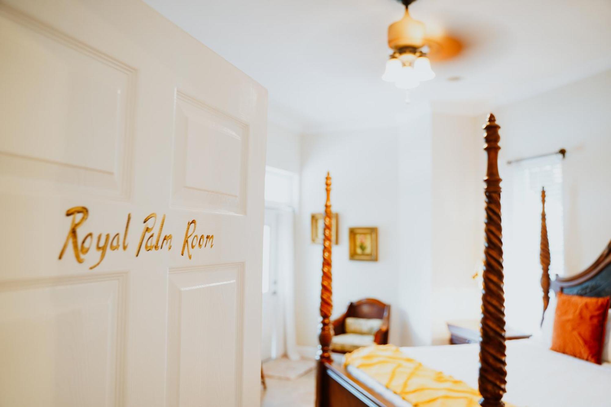 Shangri-La Boutique Bed & Breakfast West Bay Bilik gambar
