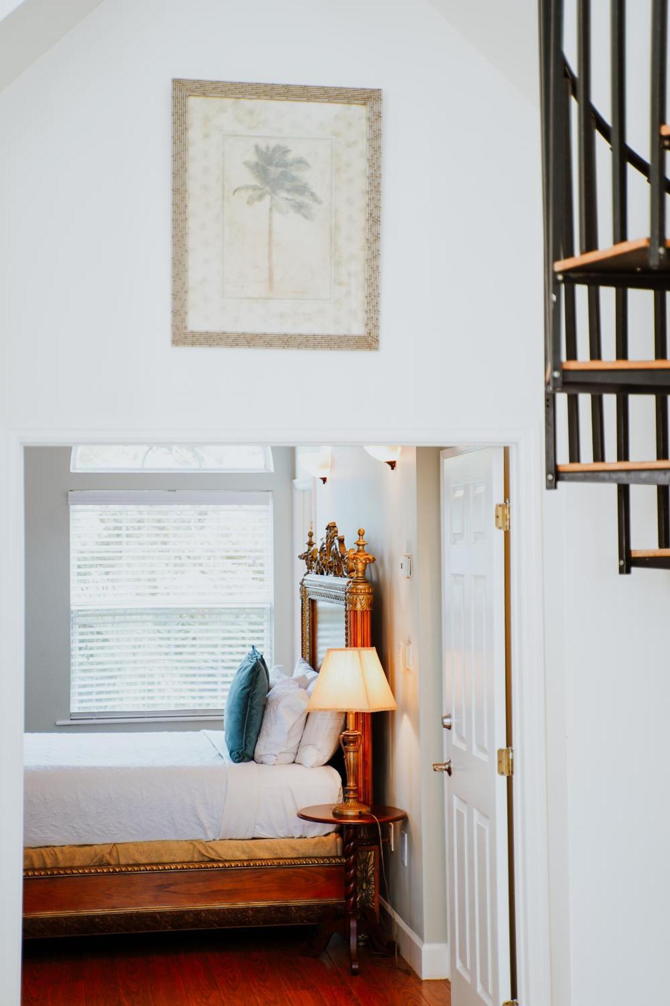 Shangri-La Boutique Bed & Breakfast West Bay Bilik gambar