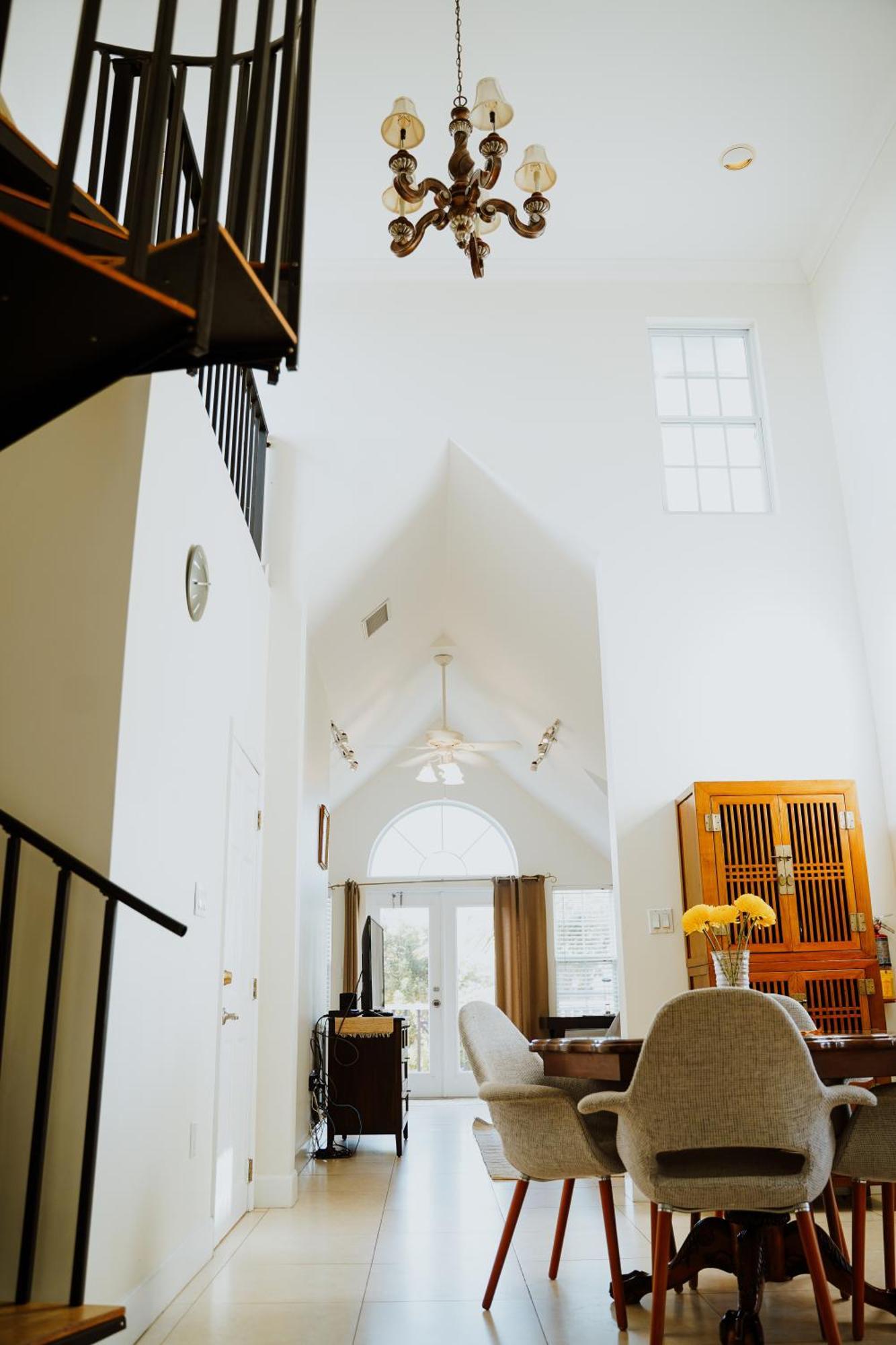 Shangri-La Boutique Bed & Breakfast West Bay Bilik gambar